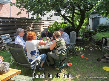 Lunch in de tuin
